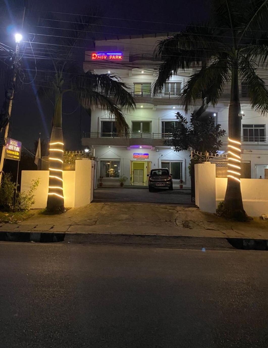 Hotel Daisy Park Siddharthanagar Ngoại thất bức ảnh